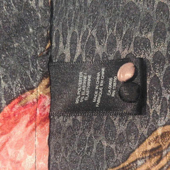 RW&Co. size 4, black blouse with pink floral design - Picture 6 of 6